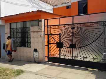 CASA EN URB. PALMERAS