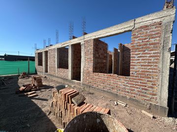 CASA EN VENTA EN MAIPU | 3 Hab. | B° privado