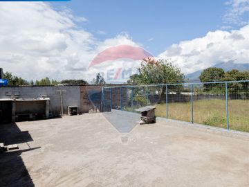 CASA CON LOTE DE TERRENO EN ATUNTAQUI-STO. DOMINGO