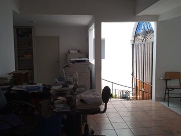 VENDO EDIFICIO COMERCIAL CON USO DE SUELO, COL. JACARANDAS