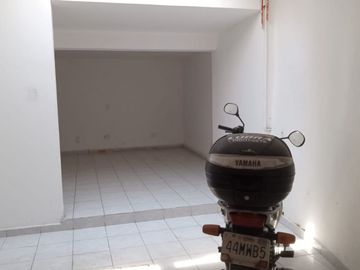 VENDO EDIFICIO COMERCIAL CON USO DE SUELO, COL. JACARANDAS