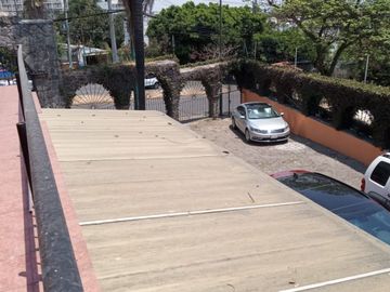 VENDO EDIFICIO COMERCIAL CON USO DE SUELO, COL. JACARANDAS