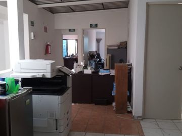 VENDO EDIFICIO COMERCIAL CON USO DE SUELO, COL. JACARANDAS