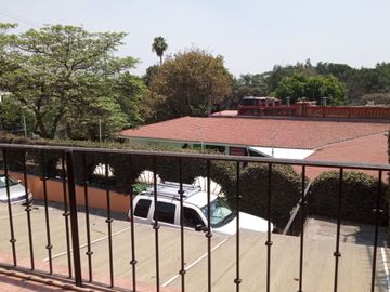 VENDO EDIFICIO COMERCIAL CON USO DE SUELO, COL. JACARANDAS