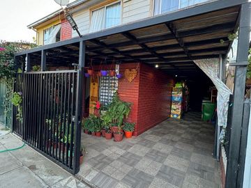 CASA EN EL PUEBLO DE CURACAVI