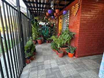 CASA EN EL PUEBLO DE CURACAVI