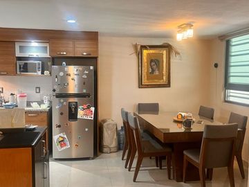 CASA EN EL ÁLAMO INDUSTRIAL, TLAQUEPAQUE, CON EXCELENTES ACABADOS