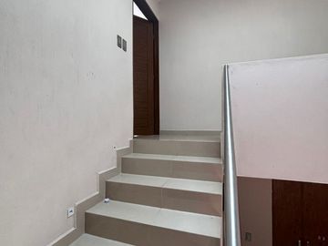 CASA EN EL ÁLAMO INDUSTRIAL, TLAQUEPAQUE, CON EXCELENTES ACABADOS