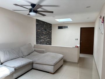 CASA EN EL ÁLAMO INDUSTRIAL, TLAQUEPAQUE, CON EXCELENTES ACABADOS