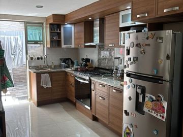 CASA EN EL ÁLAMO INDUSTRIAL, TLAQUEPAQUE, CON EXCELENTES ACABADOS