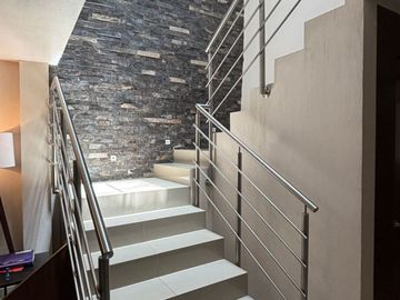 CASA EN EL ÁLAMO INDUSTRIAL, TLAQUEPAQUE, CON EXCELENTES ACABADOS