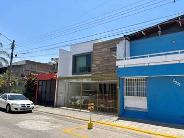 CASA EN EL ÁLAMO INDUSTRIAL, TLAQUEPAQUE, CON EXCELENTES ACABADOS