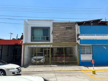 CASA EN EL ÁLAMO INDUSTRIAL, TLAQUEPAQUE, CON EXCELENTES ACABADOS