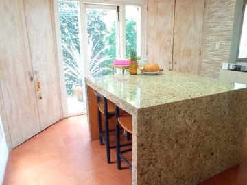 CASA EN VENTA EN LOMAS DEL SOL CON VIGILANCIA 24/7