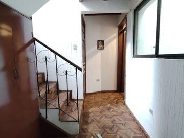 VENDO CASA RENTERA SECTOR LAS CASAS BAJO Centro norte de Quito.