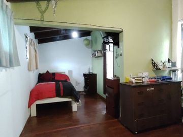 VENDO CASA RENTERA SECTOR LAS CASAS BAJO Centro norte de Quito.