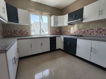 CASA EN VENTA EN CONDOMINIO AGUASCALIENTES SUR SANTA MONICA SAMS HEB COLEGIO STANFORD iINVERSIONISTAS