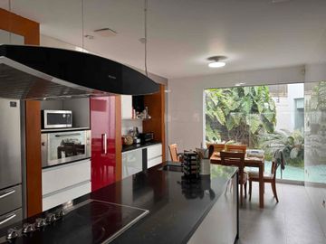Venta elegante residencia Urb. Rinconada Baja, La Molina