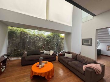 Venta elegante residencia Urb. Rinconada Baja, La Molina