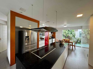 Venta elegante residencia Urb. Rinconada Baja, La Molina