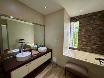 Venta elegante residencia Urb. Rinconada Baja, La Molina