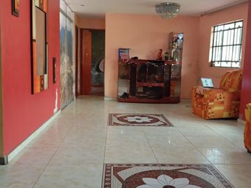 Venta De Casa De 3 Pisos En Puente Piedra