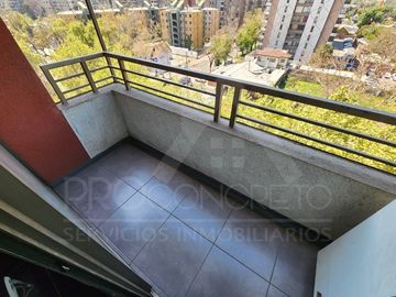 Venta de departamento en Av. Macul esq. Los Olmos, con 3 dormitorios, 2 terrazas, piscina, cowork y gran conectividad en condominio seguro