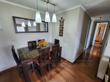 Venta de departamento en Av. Macul esq. Los Olmos, con 3 dormitorios, 2 terrazas, piscina, cowork y gran conectividad en condominio seguro