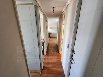 Venta de departamento en Av. Macul esq. Los Olmos, con 3 dormitorios, 2 terrazas, piscina, cowork y gran conectividad en condominio seguro