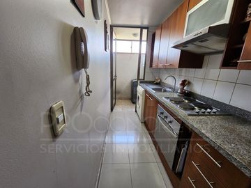 Venta de departamento en Av. Macul esq. Los Olmos, con 3 dormitorios, 2 terrazas, piscina, cowork y gran conectividad en condominio seguro