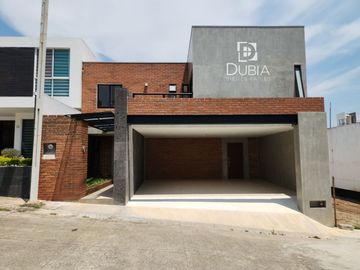 En Fracc. Las Palomas, casa nueva con jardín, 3 habitaciones, una en planta baja