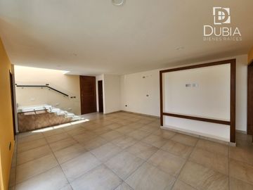 En Fracc. Las Palomas, casa nueva con jardín, 3 habitaciones, una en planta baja