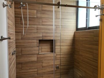 En Fracc. Las Palomas, casa nueva con jardín, 3 habitaciones, una en planta baja