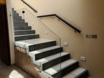 En Fracc. Las Palomas, casa nueva con jardín, 3 habitaciones, una en planta baja