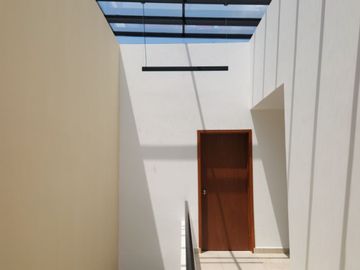 En Fracc. Las Palomas, casa nueva con jardín, 3 habitaciones, una en planta baja