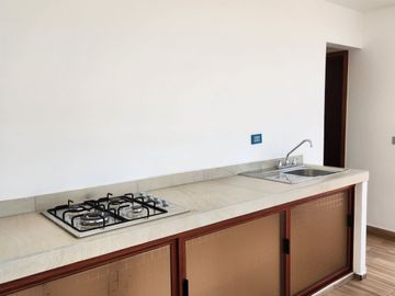 En Fracc. Las Palomas, casa nueva con jardín, 3 habitaciones, una en planta baja