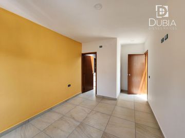En Fracc. Las Palomas, casa nueva con jardín, 3 habitaciones, una en planta baja