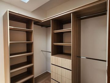 En Fracc. Las Palomas, casa nueva con jardín, 3 habitaciones, una en planta baja