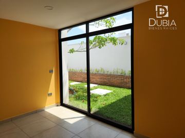 En Fracc. Las Palomas, casa nueva con jardín, 3 habitaciones, una en planta baja
