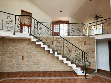 Casa con  diseño Mexicano Contemporáneo, en Fracc privado Tres Pasos.