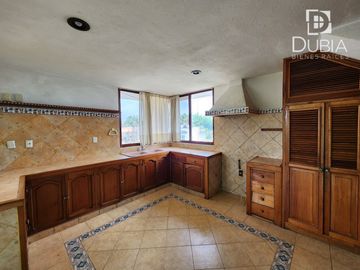 Casa con  diseño Mexicano Contemporáneo, en Fracc privado Tres Pasos.