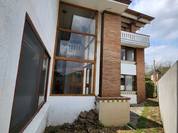 Casa con  diseño Mexicano Contemporáneo, en Fracc privado Tres Pasos.