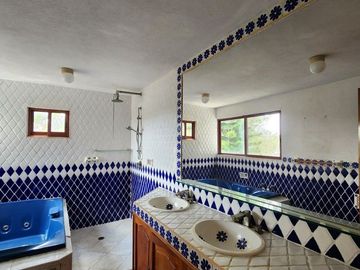 Casa con  diseño Mexicano Contemporáneo, en Fracc privado Tres Pasos.