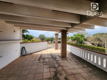 Casa con  diseño Mexicano Contemporáneo, en Fracc privado Tres Pasos.