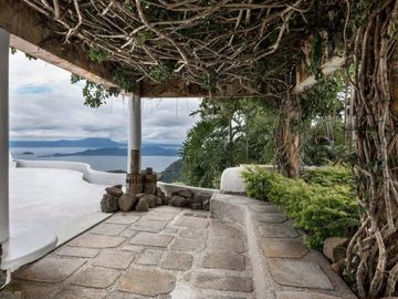 FOR SALE: 4-Bedroom Villa in Raffi'S Way Luxury Villa, Tagaytay, Cavite - VGA