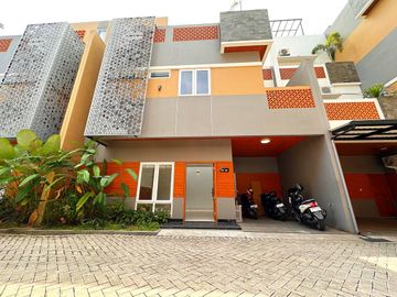 Rumah Ready Murah 2 Lantai / 4 Kamar Jagakarsa Jakarta Selatan Shm
