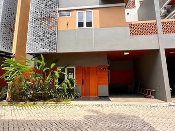 Rumah Ready Murah 2 Lantai / 4 Kamar Jagakarsa Jakarta Selatan Shm