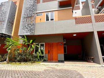 Rumah Ready Murah 2 Lantai / 4 Kamar Jagakarsa Jakarta Selatan Shm