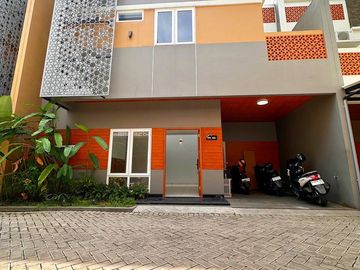 Rumah Ready Murah 2 Lantai / 4 Kamar Jagakarsa Jakarta Selatan Shm