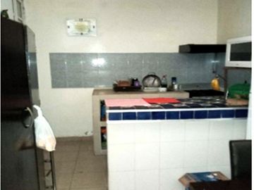 Vendo casa habitación con tres departamentos en la Colonia Agrícola Oriental, alcaldía Iztacalco, CDMX.